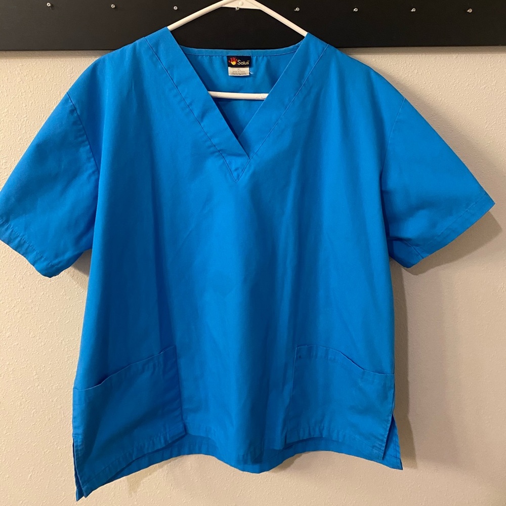 Salus scrub top